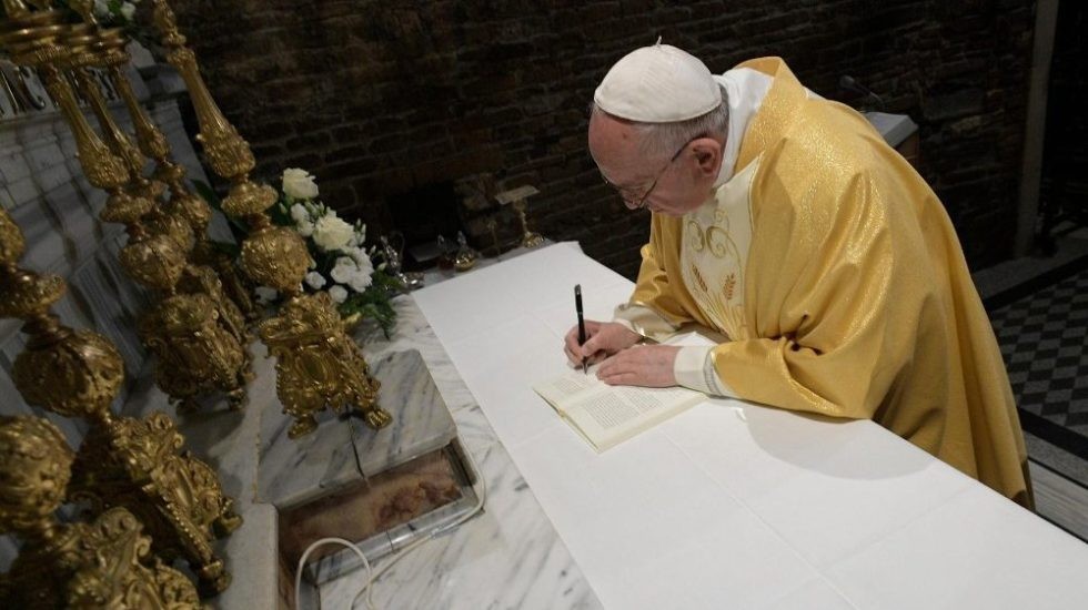 Pediu que não me esquecesse dos pobres, diz Papa Francisco após